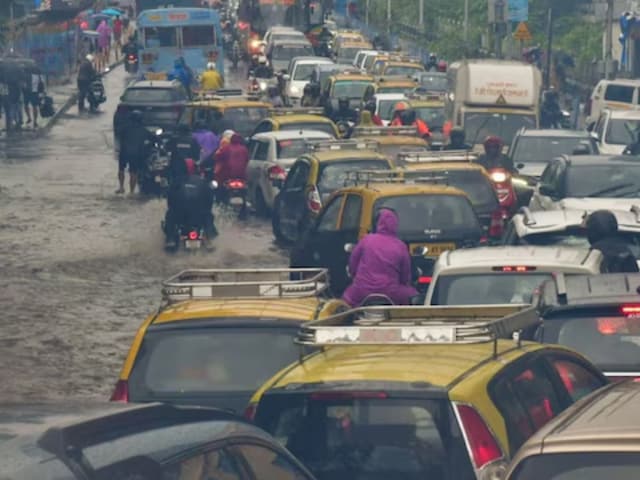 मानसून आते ही मुंबई की हालत खराब, भारी बारिश ने मचाया आफत, IMD का अलर्ट