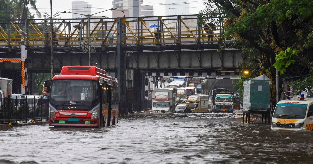 Mumbai Rain LIVE: अगले 3 घंटे खास, तेज आंधी, मूसलधार बारिश, मुंबई-ठाणे सहित 8 जिलों में रेड अलर्ट