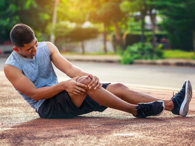 किस विटामिन की कमी से चढ़ जाती है नस? तुरंत जान लें काम की बात, वरना...