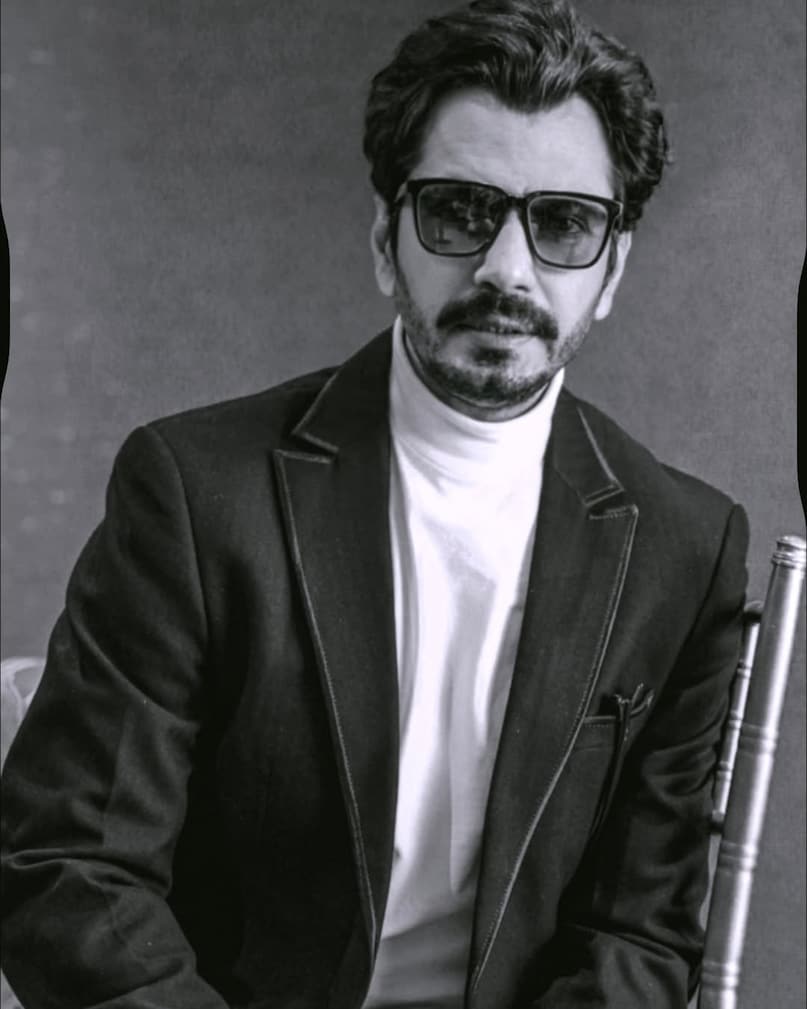 Once, due to the statement about Bollywood, romantic hero Rishi Kapoor had insulted the actor publicly. Nawazuddin Siddiqui criticized Bollywood's romantic films and said that he only revolves around the tree. Rishi Kapoor was shocked by his statement.