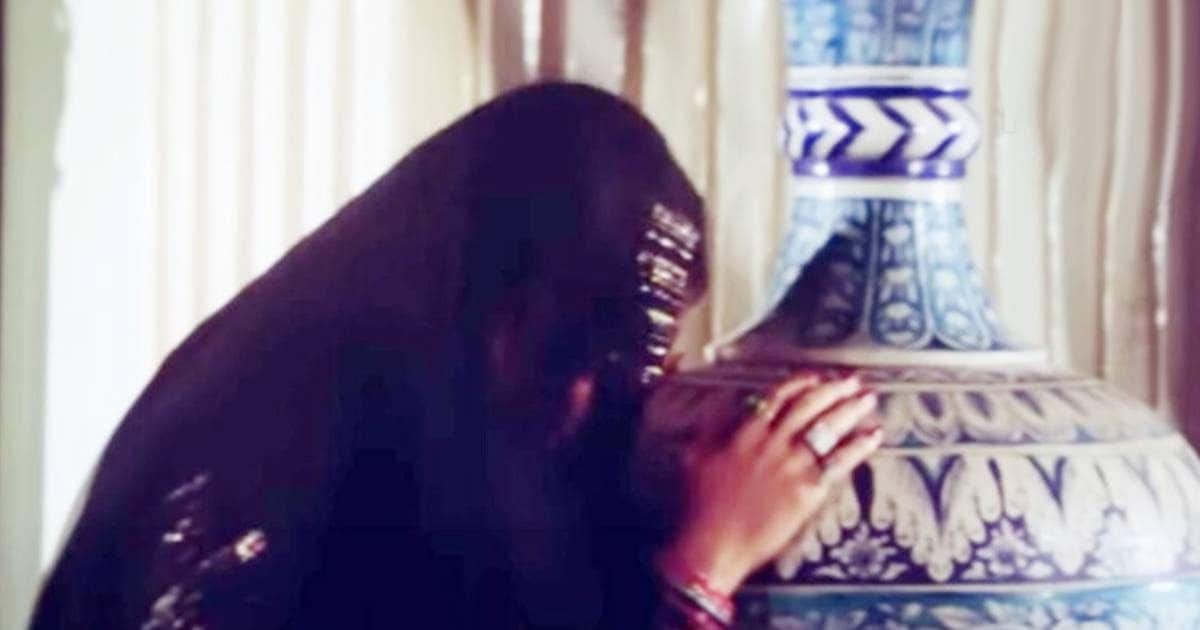 1982 की ब्लॉकबस्टर का हिट गाना, जिसके 1 शब्द का अब तक नहीं जान पाया कोई मतलब, फिल्म पर दर्ज हुए थे 34 केस