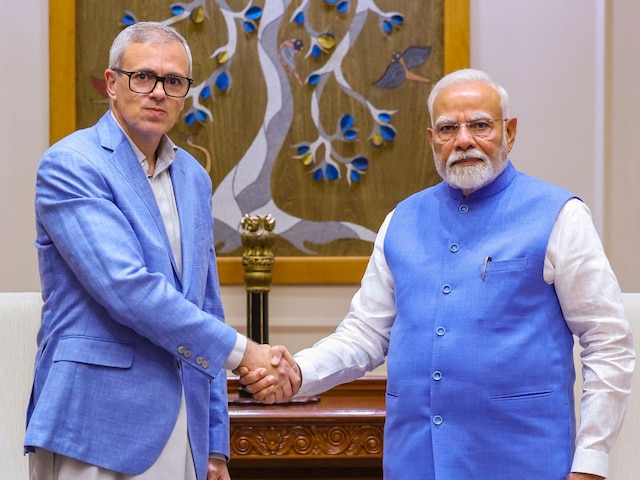 पहलगाम नरसंहा पर 'नो मर्सी' मोड में PM, CM उमर से मीटिंग, नौसेना चीफ भी मिले पहलगाम नरसंहा पर 'नो मर्सी' मोड में PM, CM उमर से मीटिंग, नौसेना चीफ भी मिले