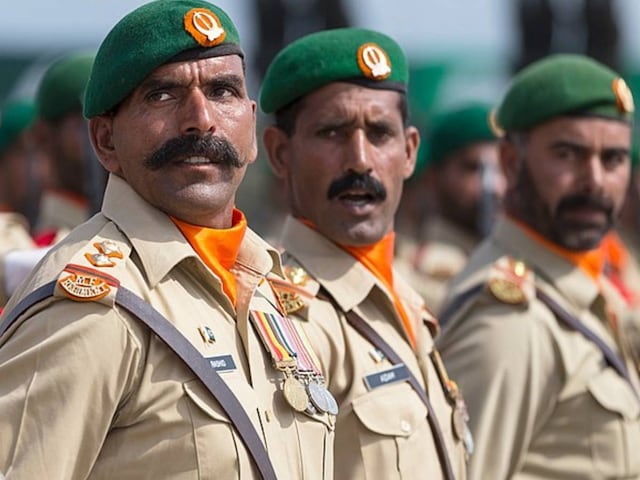 भारत के हमले से सहमी थी पाक सेना, मस्जिद में छिपा कमांडर, चैट में खुलासा