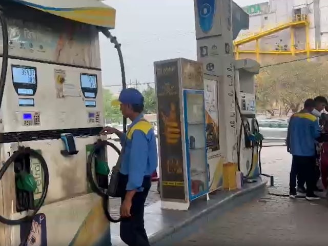 क्रूड ऑयल 6 महीने में सबसे महंगा, पेट्रोल-डीजल के रेट पर दिखा असर क्रूड ऑयल 6 महीने में सबसे महंगा, पेट्रोल-डीजल के रेट पर दिखा असर