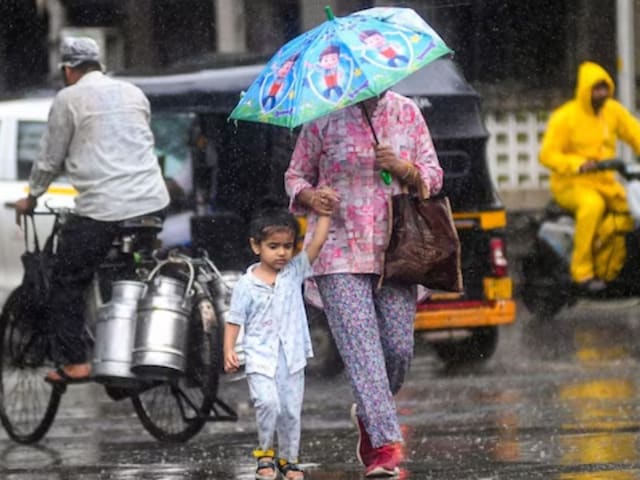बंगाल की खाड़ी में हलचल, बिहार-UP में धूप संग बारिश, 3 राज्यों में रेड अलर्ट बंगाल की खाड़ी में हलचल, बिहार-UP में धूप संग बारिश, 3 राज्यों में रेड अलर्ट