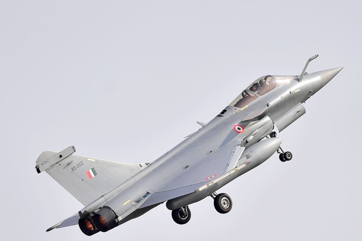 राफेल जाम कर दिया PAK रक्षा मंत्री का गजब दावा मगर क्या ये संभव है