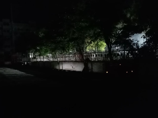 केवल सायरन इको 28 शहरों में, गति हर जगह रुक गई, अंधेरा 10 मिनट बना रहा केवल सायरन इको 28 शहरों में, गति हर जगह रुक गई, अंधेरा 10 मिनट बना रहा