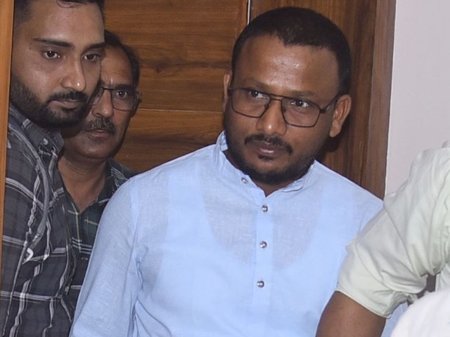 MLA तासाक से जयपुर पहुंचा, जैसे ही कार में बैग खोला गया, ACB ने जल्दी से पकड़ा MLA तासाक से जयपुर पहुंचा, जैसे ही कार में बैग खोला गया, ACB ने जल्दी से पकड़ा