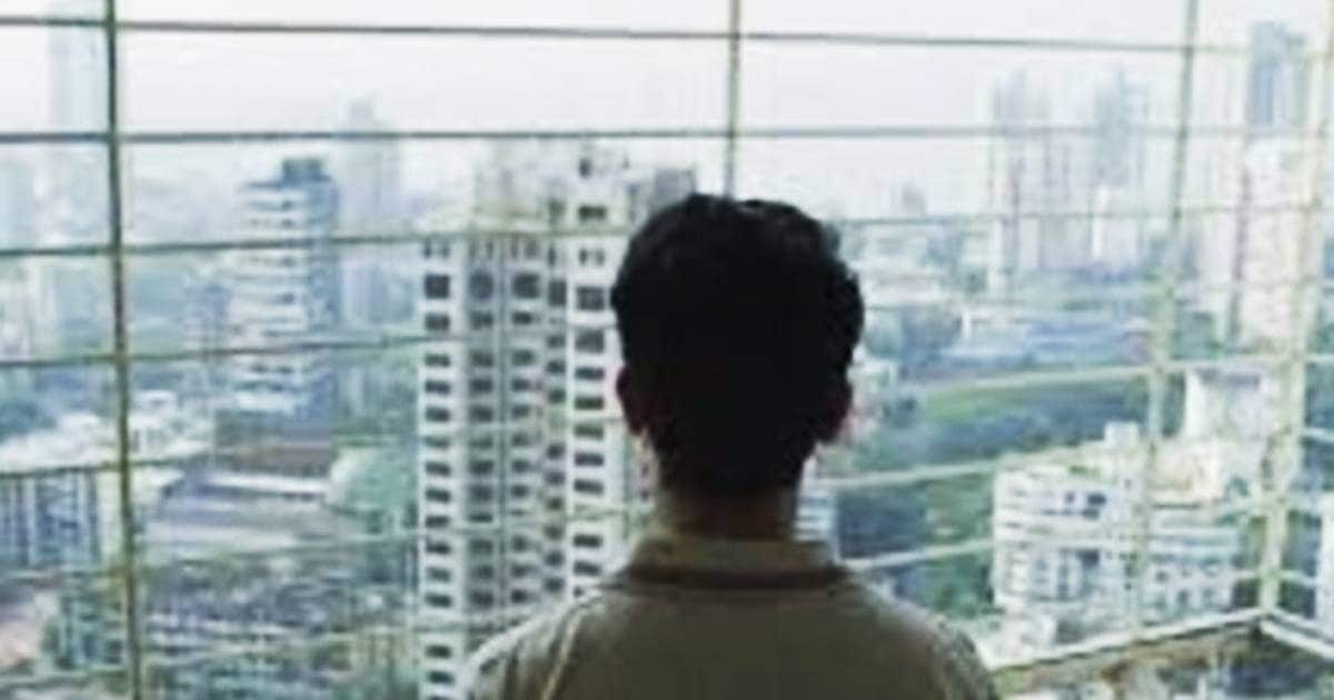 The film was shot in 1 building, Hero had cut finger for a scene, censor board removed the disputed scene