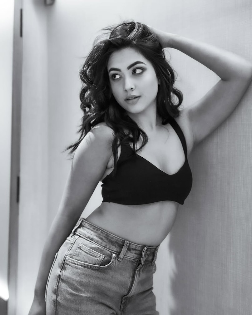 The 22 -year -old actress revealed that her childhood has not been normal. Reem, relaxing the stars of the star, says that he saw his parents fighting in his childhood. She used to see beating in her own house every day, due to which she used to be scared. The 22 -year -old actress revealed that her childhood has not been normal. Reem, relaxing the stars of the star, says that he saw his parents fighting in his childhood. She used to see beating in her own house every day, due to which she used to be scared.