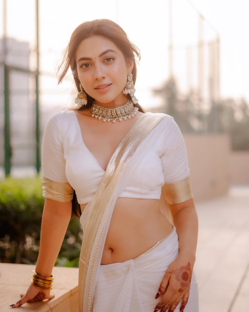 Talking about her step sister, Reem Sheikh says that there is a step sister from her mother. His mother Sheetal had a second marriage to Reem Sheikh's father. Reem's step sister Riya is an airhostess and she often lives outside the country. 