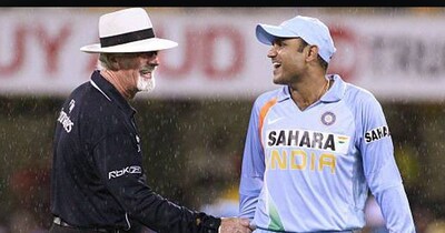 सहवाग से पाकिस्तानी अंपायर ने मांगा था 'घूस', विकेट बचाने के लिए दिया गिफ्ट