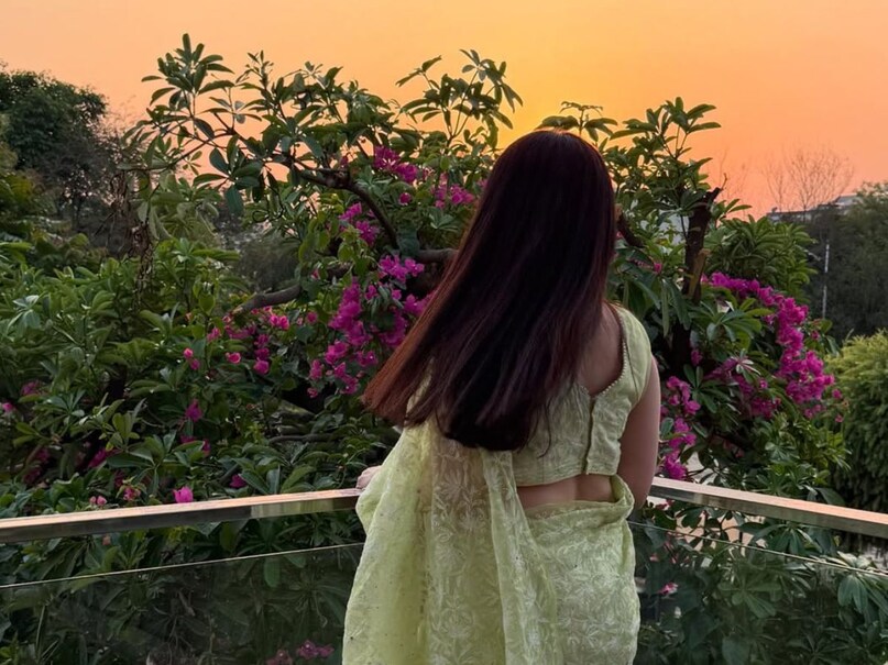 Rukhsar Rahman started an acting career at the age of 17. He made his debut with the romantic film 'Yaadhe Layegi Duniya'. In this film, Rukhsar was seen with actor Aditya Pancholi. With the very first film, she was successful in making her mark on filmmakers and audiences.