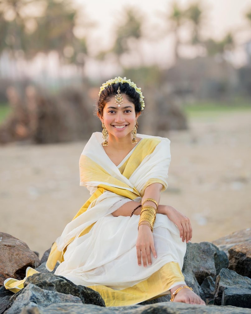 Actress Add Controversy, Tamanna Bhatia Add Controversy, Aishwarya Rai Add Controversy, Madhuri Dixit Add Controversy, ALIA Bhutt Add Controversy, controversy over advertisements, dispute over the advertisement of the advertisement of Aashwarya Rai, Tamanna Bhatia Rai Controversy over Dixit's advertisement