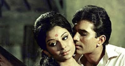 Shashi Kapoor's Iconic Song Moment: Superstar Holds Hand of 'Attitude' Beauty