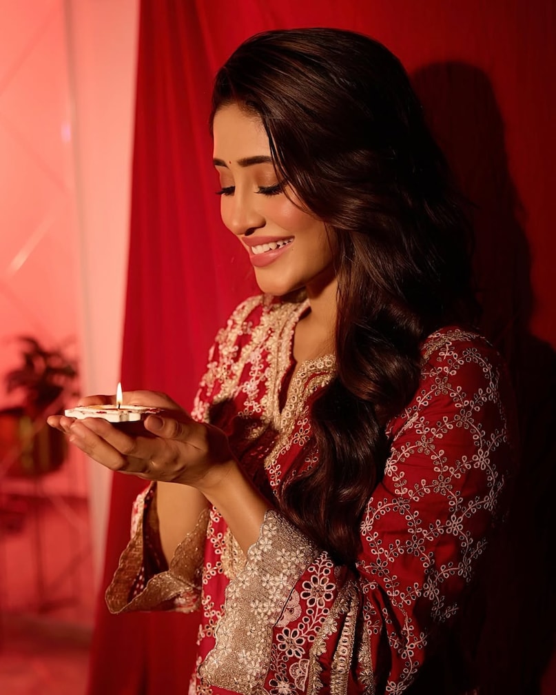 Shivangi Joshi had told that after coming to Mumbai, she used to give at least 4 auditions every day. She would audition daily without cares about the age group and she auditioned for 6 months, after which she got the first break from the Tamil Aid film.