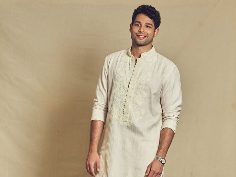 Siddhant Chaturvedi Sara Tendulkar dating, is siddhant chaturvedi dating sara tendulkar, sara tendulkar, siddhant chaturvedi films, Siddhant Chaturvedi girlfriend, Sara Tendulkar boyfriend, Shubhman gill, सारा तेंदुलकर, सिद्धांत चतुर्वेदी, क्या सिद्धांत चतुर्वेदी और सारा तेंदुलकर डेट कर रहे हैं