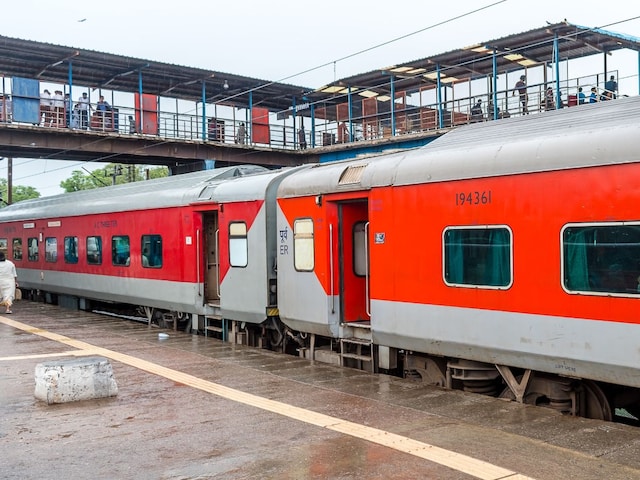 दिल्ली-मुंबई और दिल्ली-चेन्नई ट्रेन का सफर होगा आसान, फुल स्पीड से दौड़ सकेंगी ट्रेनें दिल्ली-मुंबई और दिल्ली-चेन्नई ट्रेन का सफर होगा आसान, फुल स्पीड से दौड़ सकेंगी ट्रेनें