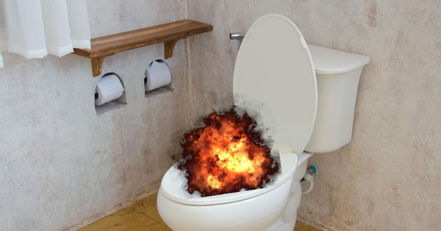 Exploding Poop Toilets Why do toilets explode: कमोड ब्लास्ट से बचाव: वेंटिलेशन, प्लंबिंग जांच ...