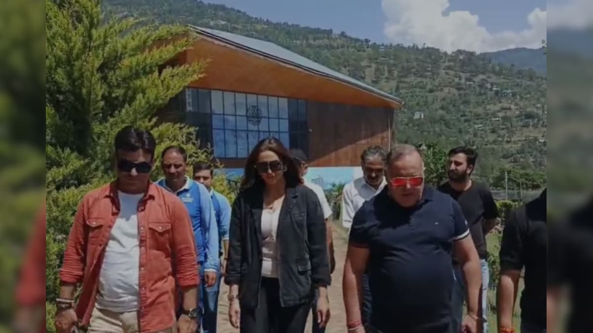 ऑपरेशन सिंदूर के बाद हुमा कुरैशी पहुंचीं जम्मू कश्मीर, सामने आया वीडियो