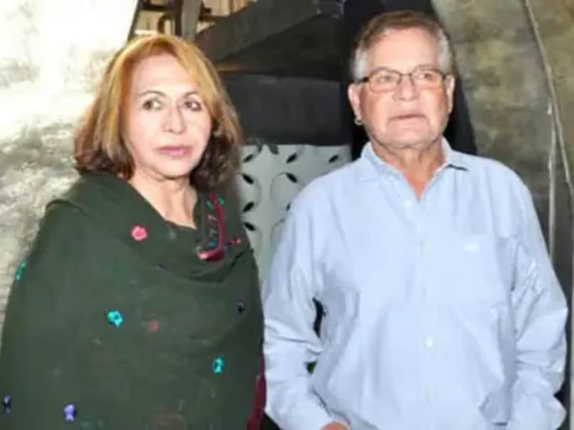 Salim Khan gave Helen work in films and in a short time, he came very close to the actress. For some time, both of them continued to have an affair with the world's eyes and then finally the couple decided to name their relationship. Salim Khan gave Helen work in films and in a short time, he came very close to the actress. For some time, both of them continued to have an affair with the world's eyes and then finally the couple decided to name their relationship.