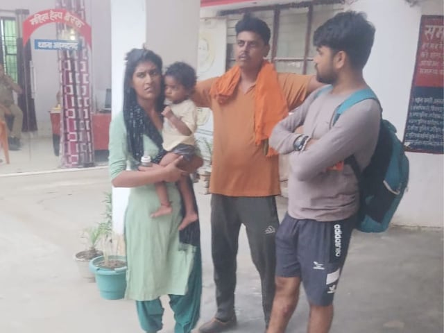 घर में अकेली थी खूबसूरत चाची, तभी आया गठीले बदन का भतीजा, फिर जो हुआ... घर में अकेली थी खूबसूरत चाची, तभी आया गठीले बदन का भतीजा, फिर जो हुआ...