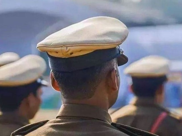 यूपी में सरपट दौड़ रही तबादला एक्सप्रेस, 4 DSP हुए इधर-उधर, यहां देखें ट्रांसफर लिस्ट यूपी में सरपट दौड़ रही तबादला एक्सप्रेस, 4 DSP हुए इधर-उधर, यहां देखें ट्रांसफर लिस्ट