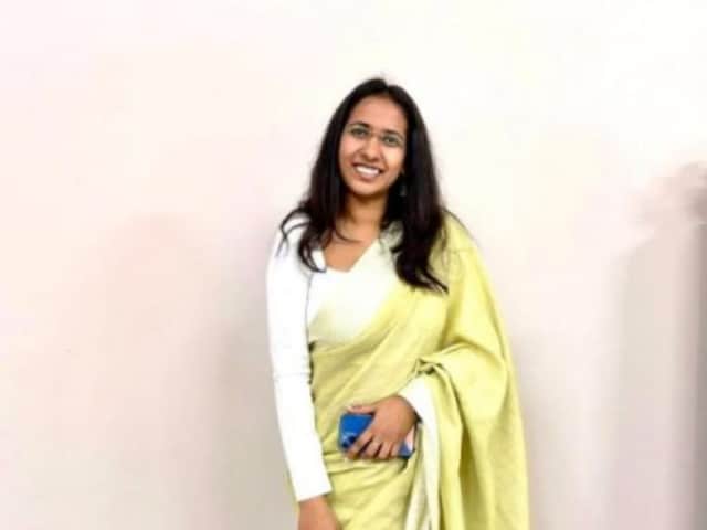 माँ आंगनवाड़ी कार्यकर्ता, बेटी यूपीएससी टॉपर बन गई, पिता 4 साल की उम्र में गुजर गए माँ आंगनवाड़ी कार्यकर्ता, बेटी यूपीएससी टॉपर बन गई, पिता 4 साल की उम्र में गुजर गए