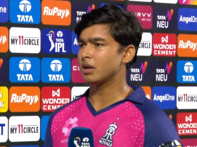 Vaibhav Suryavanshi, who touched Dhoni's feet, talks to Mahi, he said- he said- he .. Vaibhav Suryavanshi, who touched Dhoni's feet, talks to Mahi, he said- he said- he ..