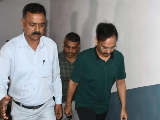 शराब घोटाले में विनय चौबे की गिरफ्तारी के बाद अब क्या? सवालों में हेमंत सरकार