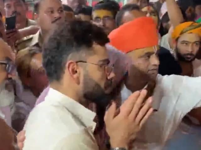 After retirement, Kohli in the shelter of God, Darshan reached Ayodhya, Anushka also with
