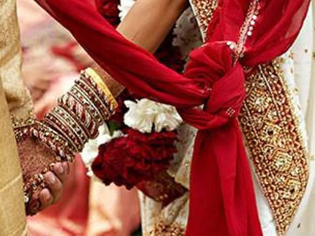 गांव के छोरों ने पुलिस गार्ड 'गांव' की बेटी की शादी को खराब कर दिया गांव के छोरों ने पुलिस गार्ड 'गांव' की बेटी की शादी को खराब कर दिया