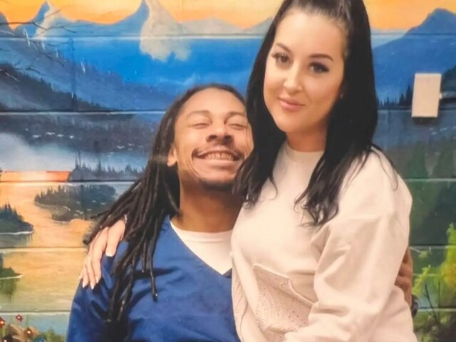 woman-love-prisoner-1-2025-05-4865e25e9f1590294ab23d1b36d2f13c Britain women fell in love with usa prisoner marry heim in jail waited for release husband came out affair with another woman bizarre news - Love to prisoner, marriage to the prisoner, kept his wife for 4 years, the husband gave his wife to leave for 4 years,