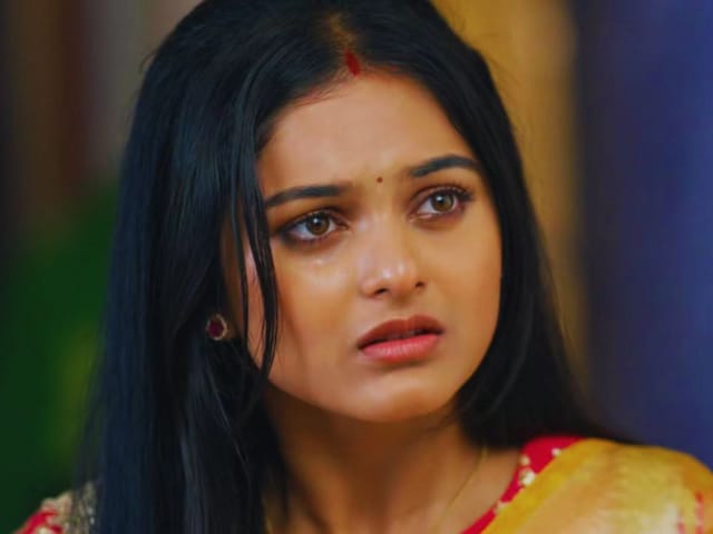 Yrkkh 3 May: अभीर ने किया कियारा का अपमान, चारु को दी जगह – अब गोयनका हाउस में मचेगा बवाल! Yrkkh 3 May: अभीर ने किया कियारा का अपमान, चारु को दी जगह – अब गोयनका हाउस में मचेगा बवाल!