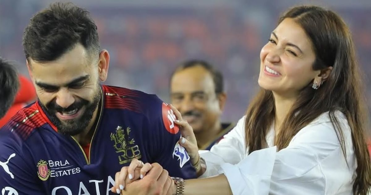 IPL में जीत के बाद RCB का हुआ भव्य स्वागत, विराट कोहली ने सीने से लगाई ट्रॉफी, अनुष्का शर्मा ने दिखाई झलक