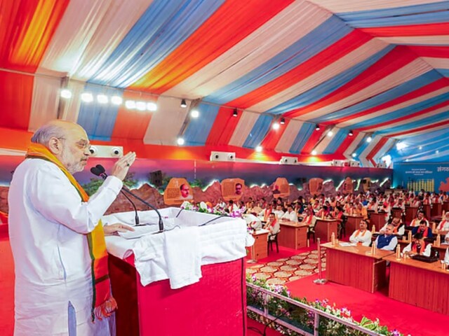 विवाद पर फुल स्टॉप: पचमढ़ी शिविर में अमित शाह की दो टूक- 'गलती बस एक बार...' - News18 हिंदी