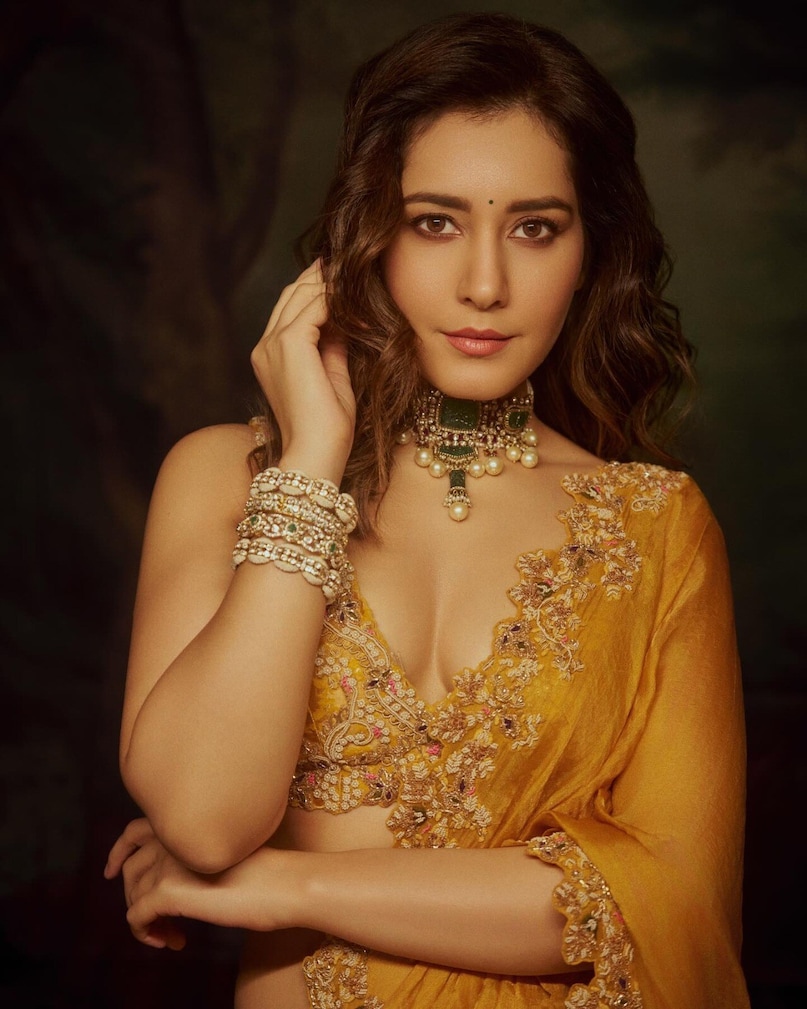 Even though she has been in the film industry for the past 11 years, Raashi Khanna is yet to achieve major success. Even though she has been in the film industry for the past 11 years, Raashi Khanna is yet to achieve major success.