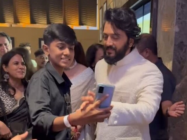 Ritesh Deshmukh did something like this with a fan, users raised class