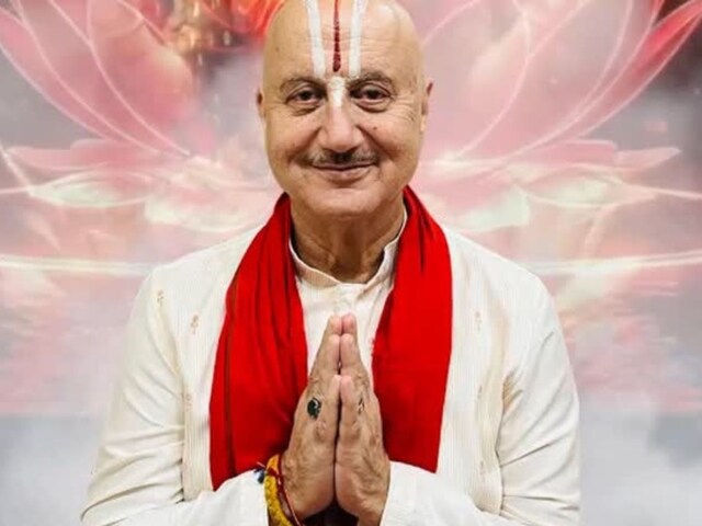 Anupam Kher, who was seen immersed in Shiva devotion, posted a video and said- 'Har Har Mahadev'