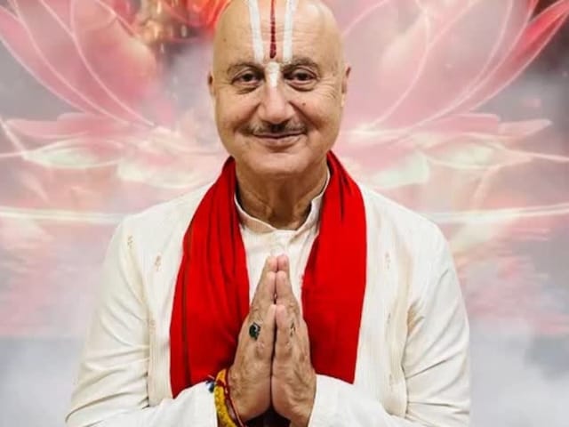 Anupam Kher, who was seen immersed in Shiva devotion, posted a video and said- 'Har Har Mahadev' Anupam Kher, who was seen immersed in Shiva devotion, posted a video and said- 'Har Har Mahadev'