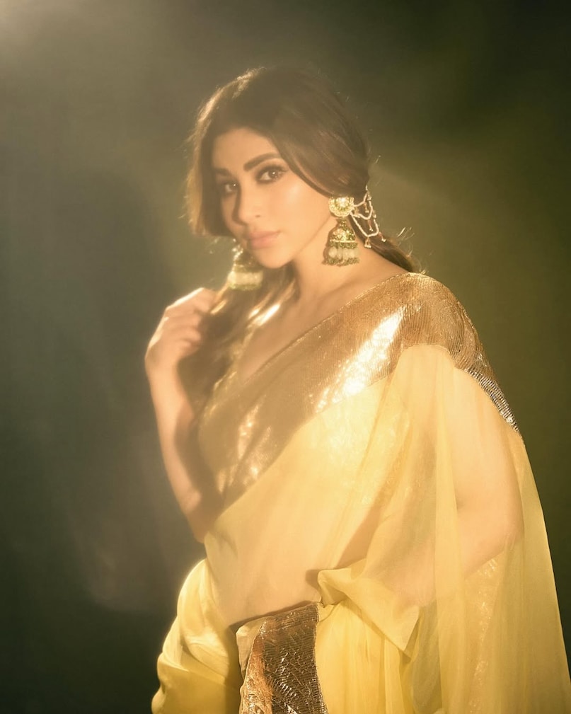 Mouni Roy, Mouni Roy Sari Look, Mouni Roy Saree Look, Baeli by Anu Saree, Golden Organja Sari, Mouni Roy Latest Photo, Celebrity Saree Style, Party Look Sari