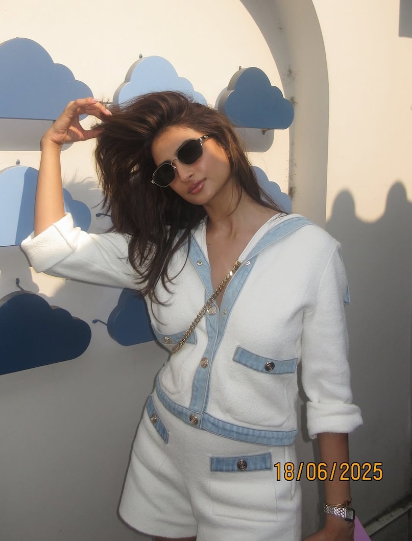 Palak Tiwari Shorts Look, Glamorous Palak Tiwari PICS, Palak Tiwari Latest Photo, Palak Tiwari Fashion Style, Shweta Tiwari Daughter, Trending Celebrity Outfit, Palak Tiwari Viral Look, HIGH WARALTS FASHOTS FASHOTS FASHON