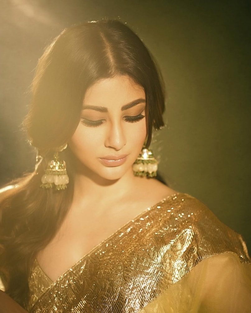 Mouni Roy, Mouni Roy Sari Look, Mouni Roy Saree Look, Baeli by Anu Saree, Golden Organja Sari, Mouni Roy Latest Photo, Celebrity Saree Style, Party Look Sari