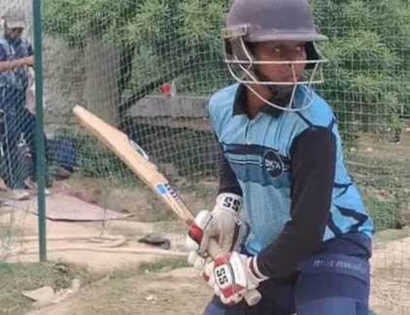 अब वैभव सूर्यवंशी के दोस्त ने मचाई तबाही, 13 साल के अयान ने 134 गेंद में ठोके ताबड़तोड़ 327 रन अब वैभव सूर्यवंशी के दोस्त ने मचाई तबाही, 13 साल के अयान ने 134 गेंद में ठोके ताबड़तोड़ 327 रन