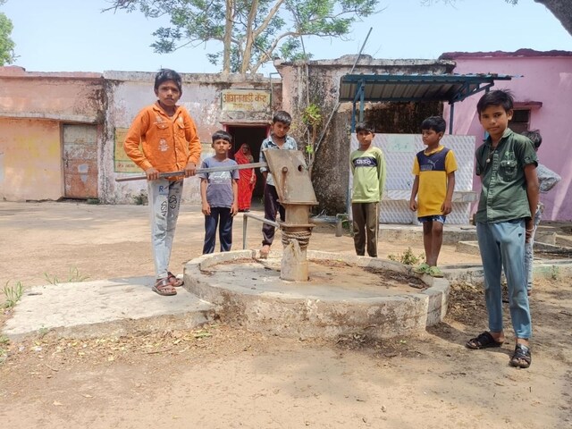 एमपी का 'सूखा' सच, यहां बूंद-बूंद को तरस रहे लोग, 30 साल से नहीं बदली सूरत