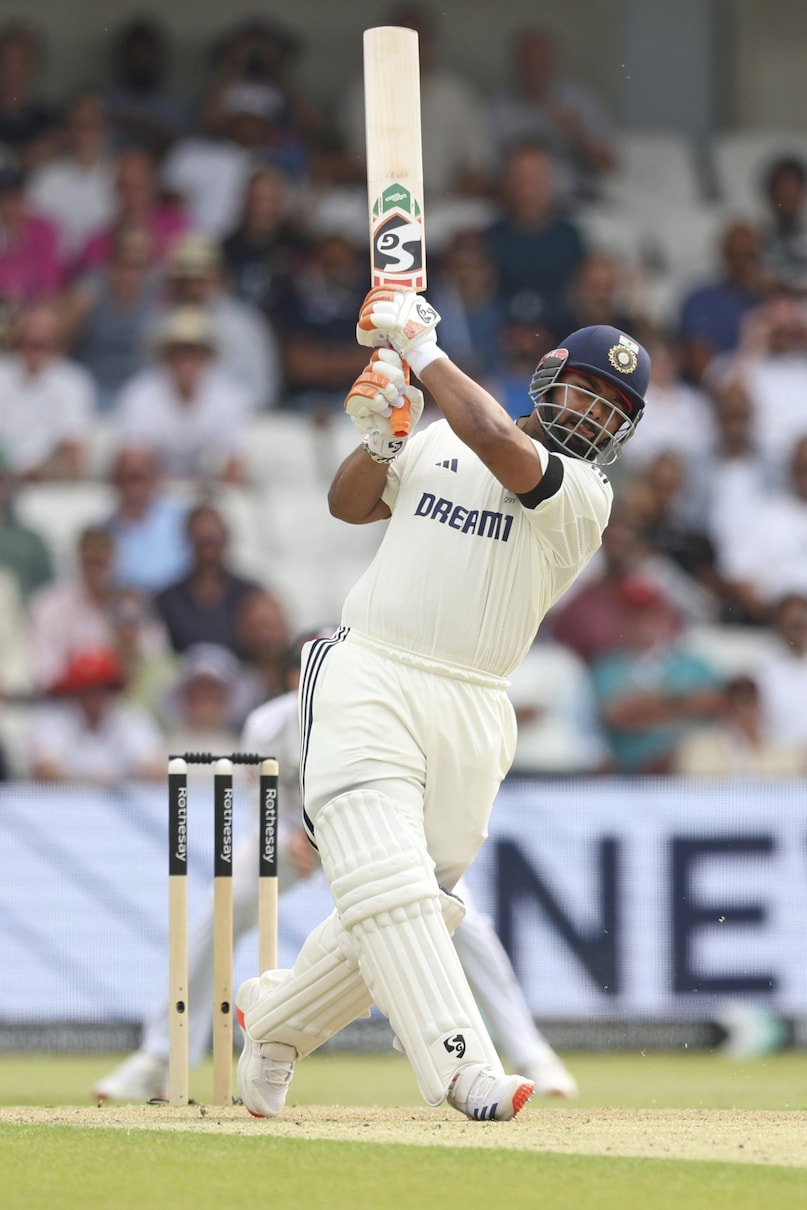 Rishabh Pant creats history, Rishabh Pant breaks dhoni record, Rishabh Pant surpasses ms dhoni record, Rishabh Pant fastest 3000 test runs as Asian wicket keepr, Rishabh Pant records, Rishabh Pant test record, Rishabh Pant SENA Countries record, ऋषभ पंत, ऋषभ पंत टेस्ट रिकॉर्ड, ऋषभ पंत ने धोनी का रिकॉर्ड तोड़ा 