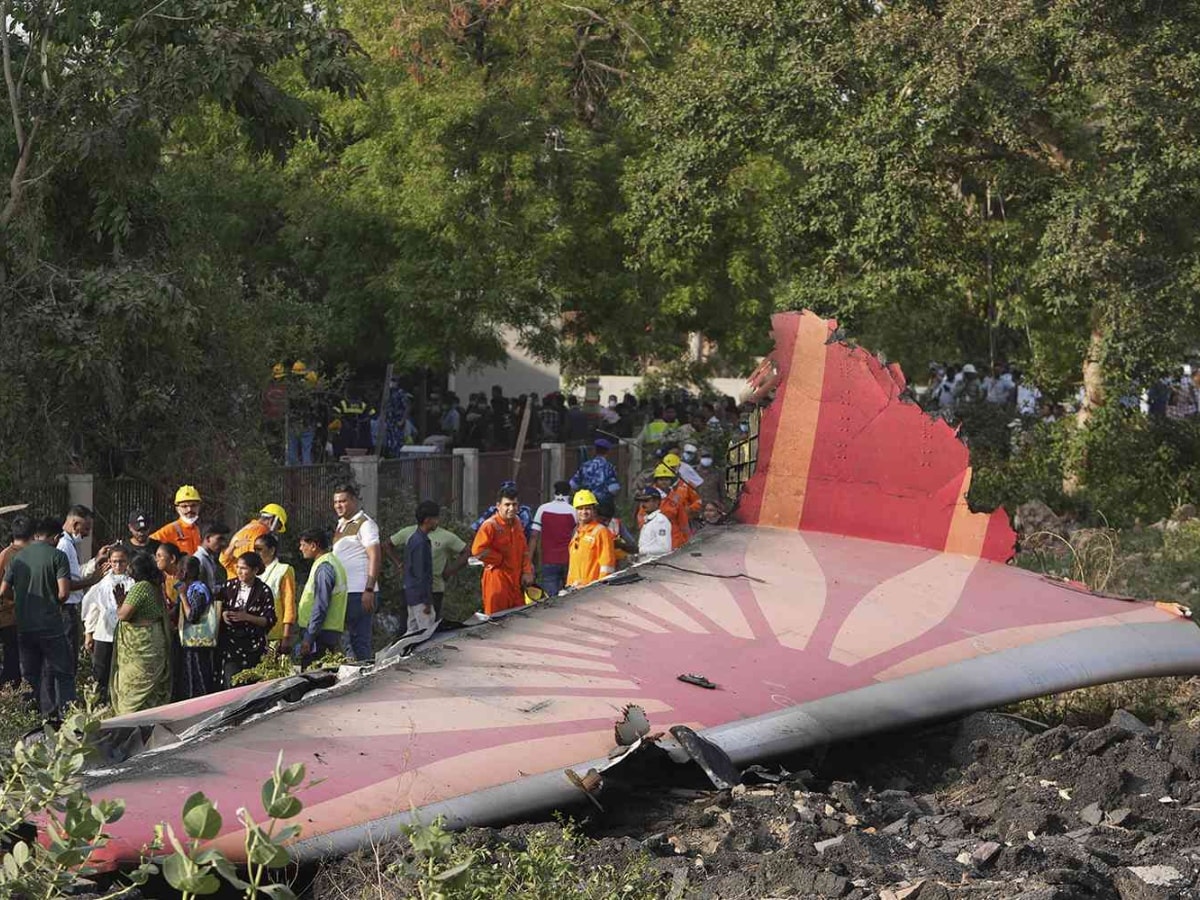 Ahmedabad Plane Crash: क्या पायलट की गलती से हुआ हादसा? कैप्टन स्टीव ने  बताया उन 30 सेकेंड्स में कॉकपिट के अंदर क्या हुआ! - News18 हिंदी