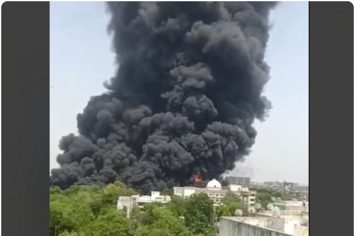 Ahmedabad Plane Crash: एअर इंडिया का विमान क्रैश अस्पताल से आया पहला वीडियो चारों तरफ अफरा-तफरी