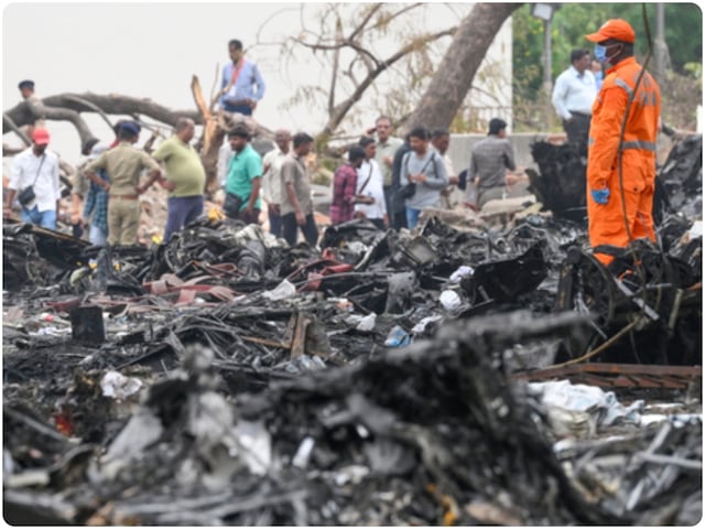 एयर इंडिया प्लेन के पिछले हिस्से में क्या फंसा था? जांच करते समय NSG हैरान एयर इंडिया प्लेन के पिछले हिस्से में क्या फंसा था? जांच करते समय NSG हैरान