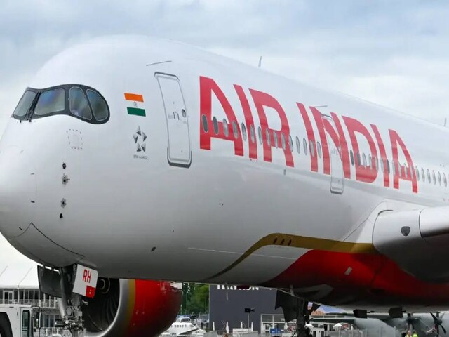 महिला यात्री ने प्लेन के अंदर बोले सिर्फ 3 शब्द, मची अफरा-तफरी, फिर...
